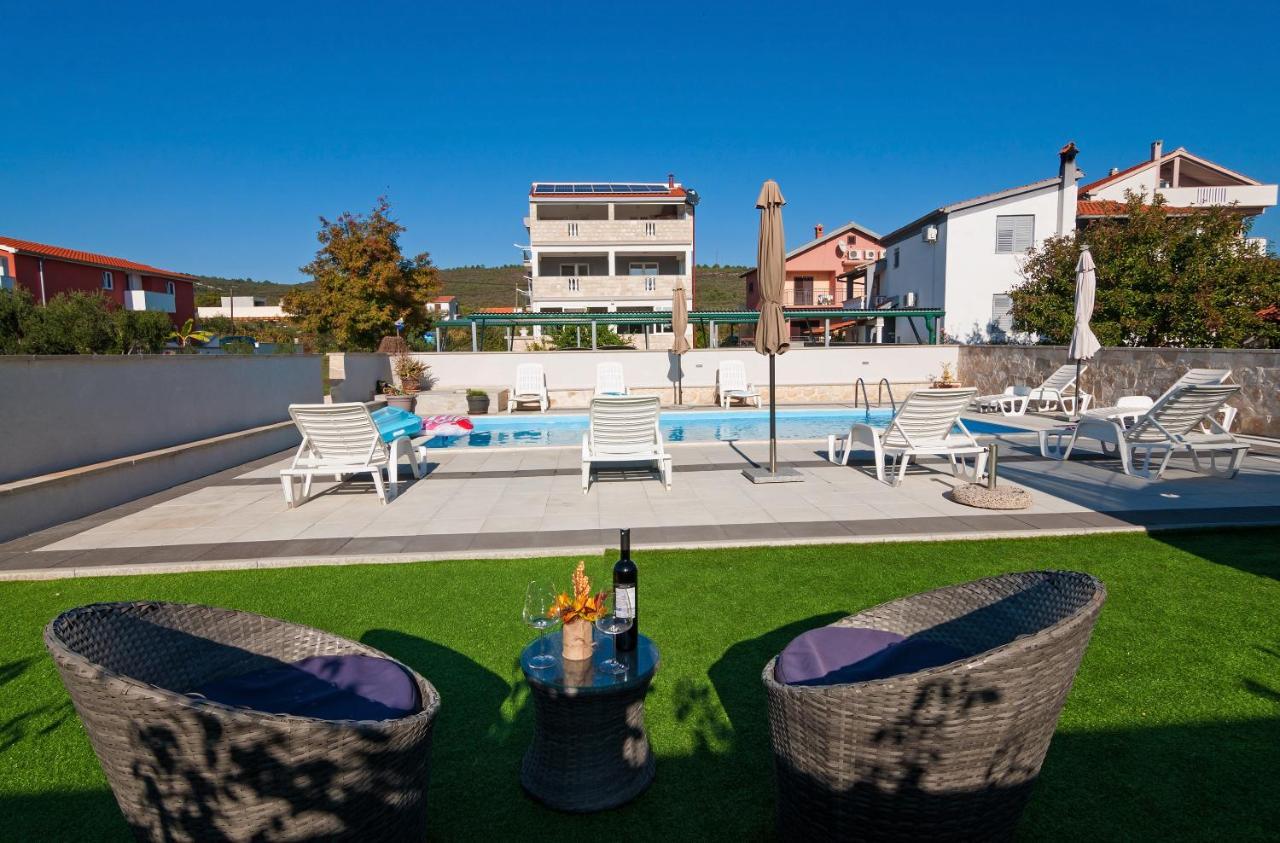 Apartment Tony With Private Pool Sukošan Exterior foto