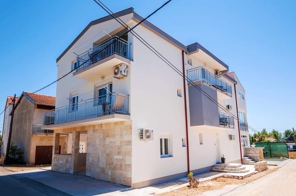 Apartment Tony With Private Pool Sukošan Exterior foto