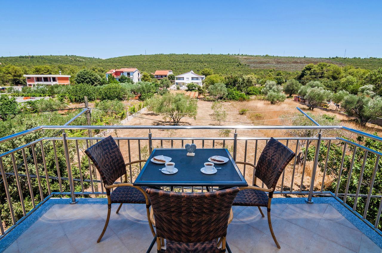 Apartment Tony With Private Pool Sukošan Exterior foto